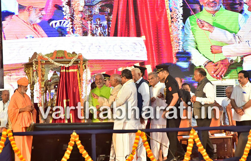 ಬಾಹುಬಲಿಯ ಶಾಂತಿ, ಅಹಿಂಸೆಯ ಚಿಂತನೆಗಳು ಇಂದಿಗೂ ಪ್ರಸ್ತುತ: ಸಿ.ಎಂ ಸಿದ್ದರಾಮಯ್ಯ